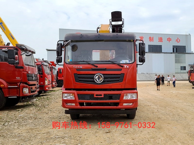 东风6.1米货箱徐工8吨随车吊