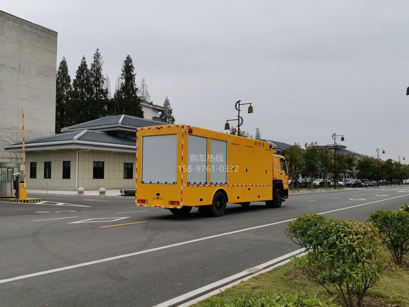 4000m³/h重汽豪沃排水发电车
