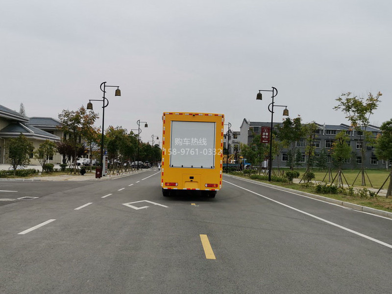 4000m³/h重汽豪沃排水发电车