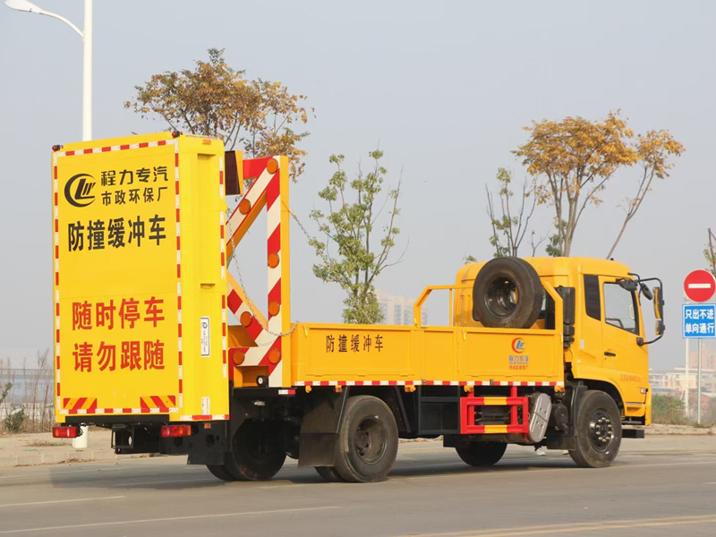 东风天锦100K防撞缓冲车
