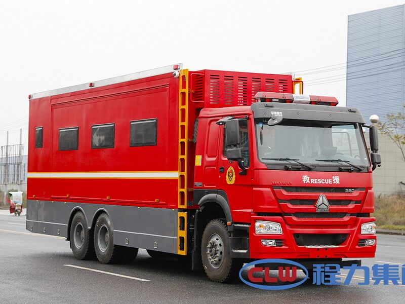 重汽汕德卡宿营车
